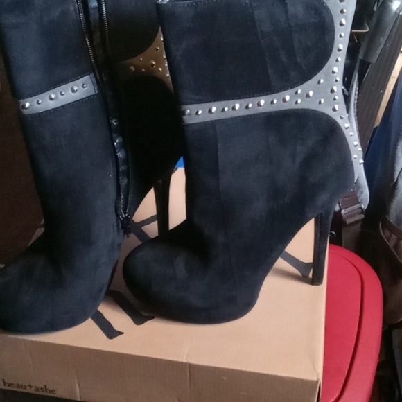 Boots brand new never worn - Picture 1 of 3